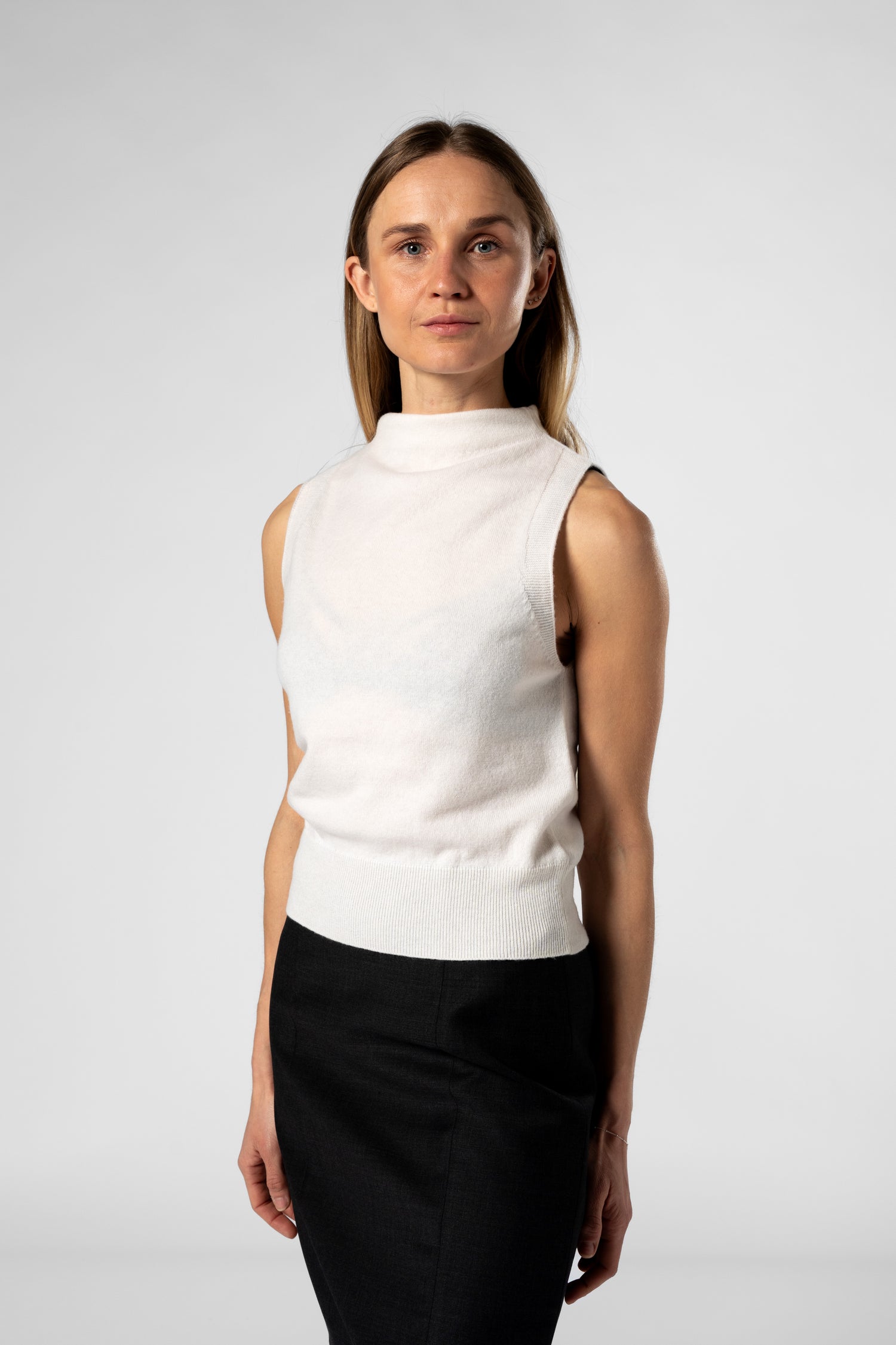 The Cashmere Knit Vest - White