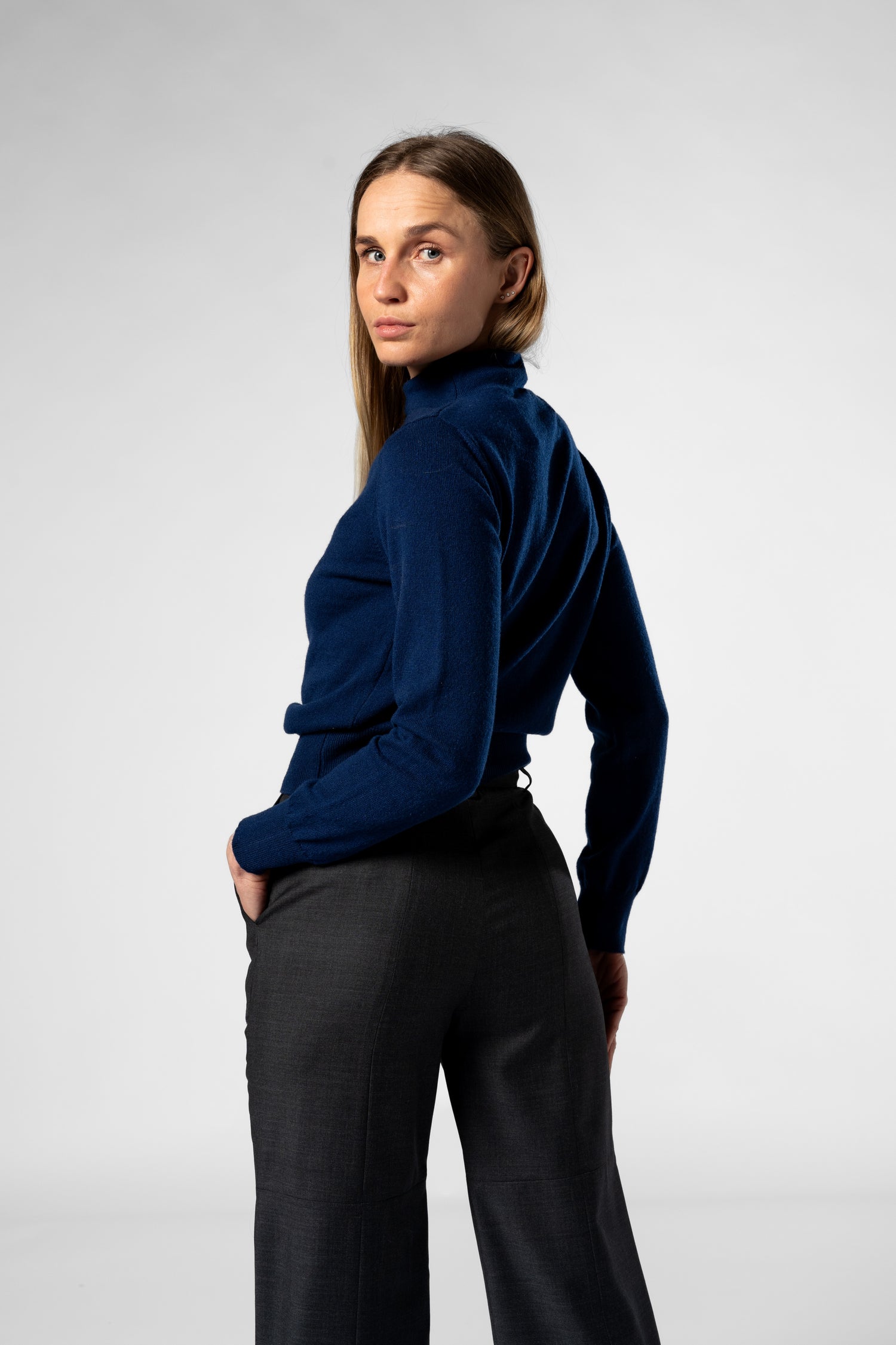 The Turtle Neck Cashmere Sweater - Dark Blue