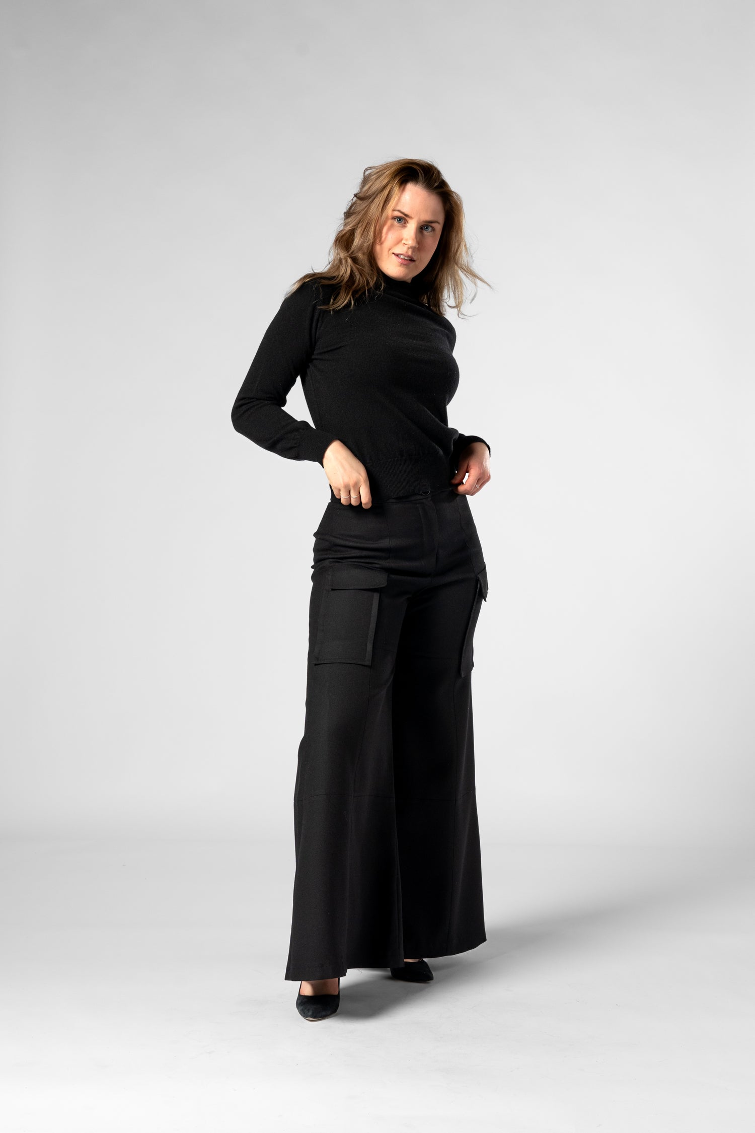 The Turtle Neck Cashmere Sweater - Black